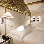 Les Armures Hotel 5*