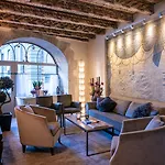 Les Armures Hotel
