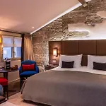 Les Armures Hotel