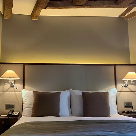 Les Armures Hotel 5*