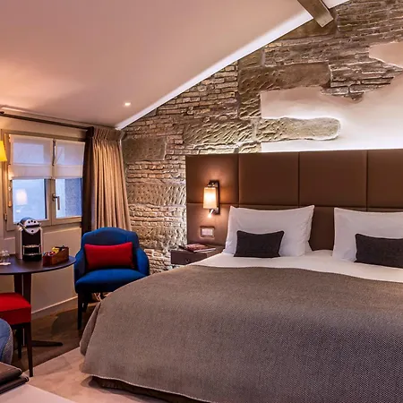 Les Armures Hotel