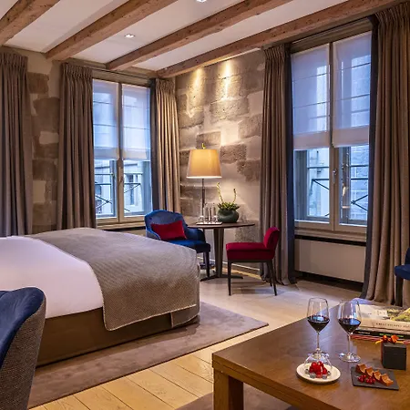 Les Armures Hotel